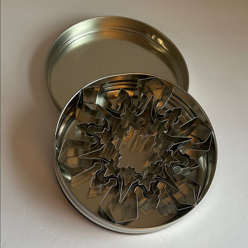 NWT Williams Sonoma Snowflake Cookie Cutter Set - Picture 4 of 7